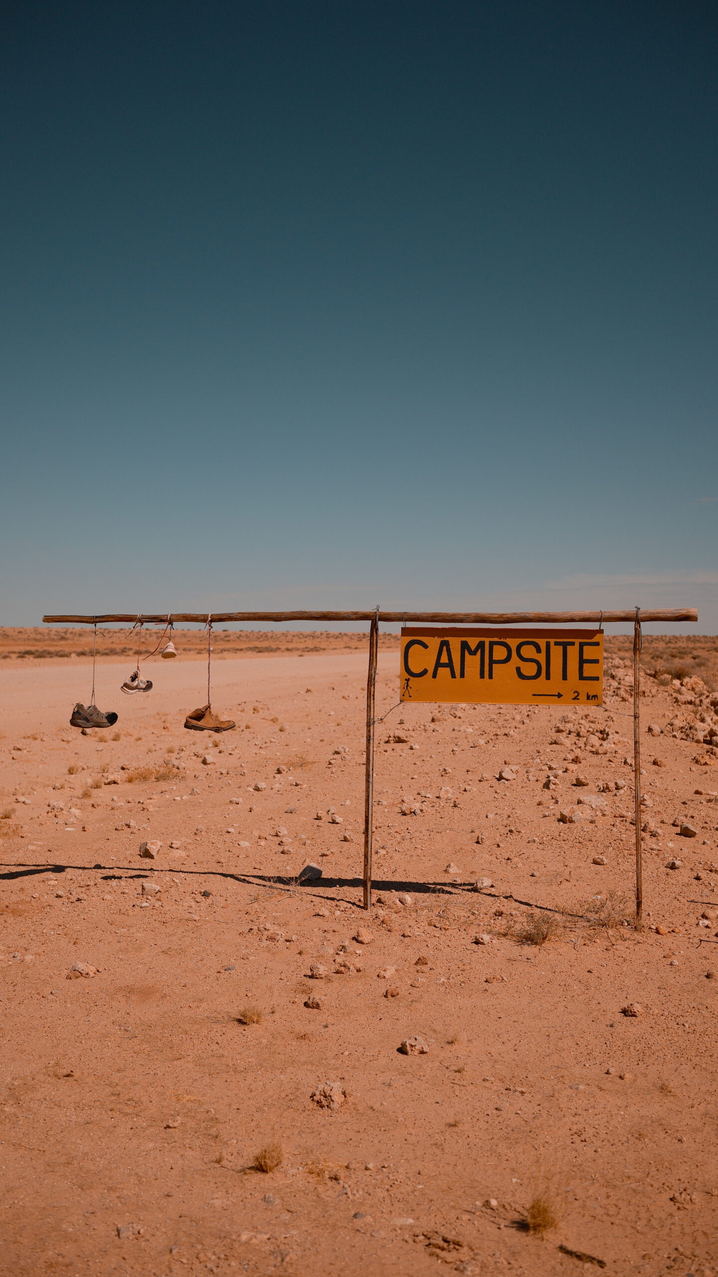 Wegweiser zum Campsite – Ankunft am Bushmans Camp