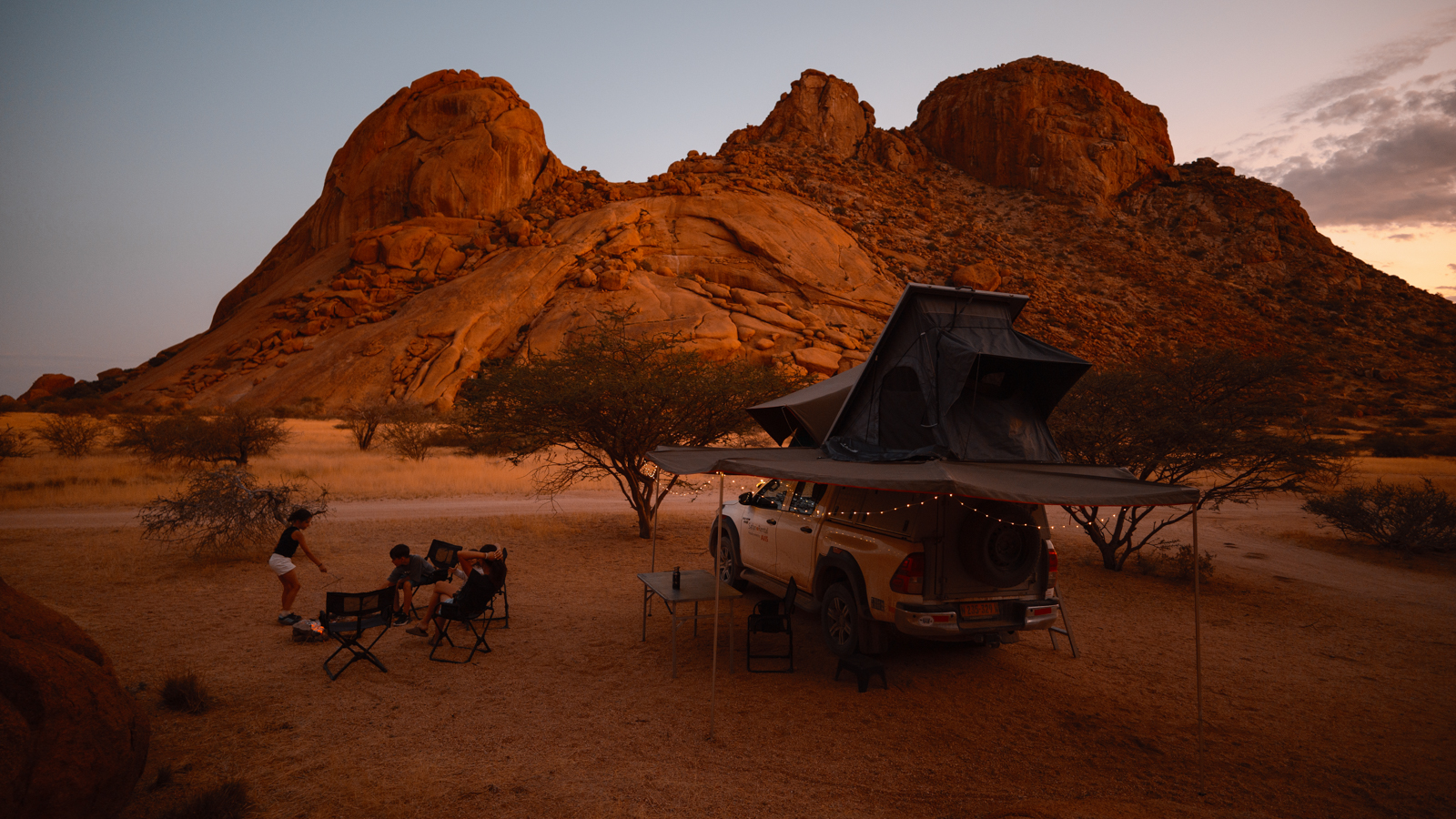 Lagerfeuer mit Marshmallows – Abschluss an der Spitzkoppe